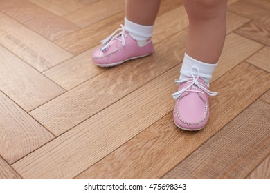 Little baby wear shoes      