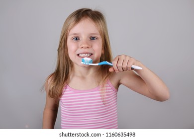 Little beautifulgirl brushing teeth, healthy concept