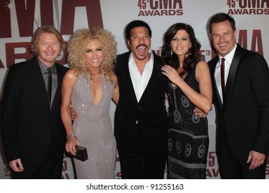 Little Big Town And Lionel Richie At The 2011 CMA Awards, Bridgestone Arena, Nashville, TN 11-09-11