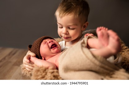 2,960 Brother Crying Images, Stock Photos & Vectors | Shutterstock