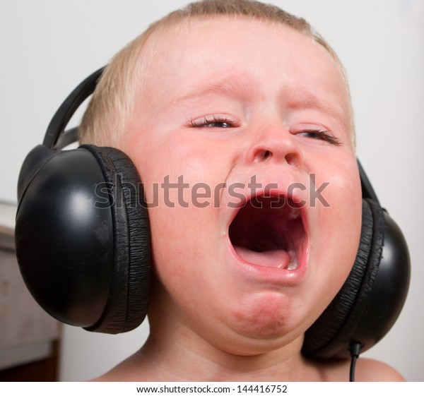kid screaming listening to music meme