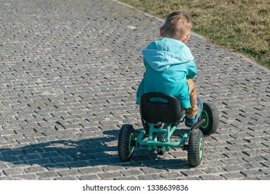 Images Photos Et Images Vectorielles De Stock De Tricycle