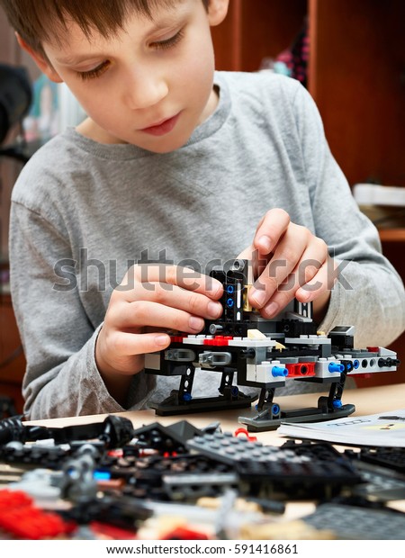 little boy construction toys