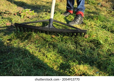 2,198 Boy cutting grass Images, Stock Photos & Vectors | Shutterstock