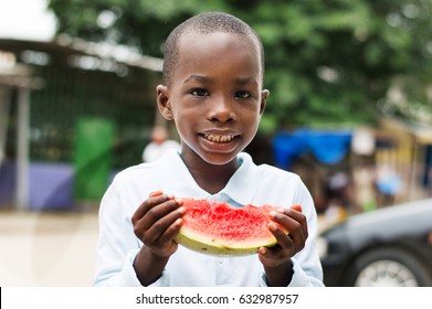 9,674 African Child Eating Food Images, Stock Photos & Vectors ...