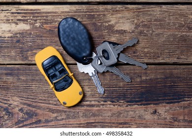 Little Car And Keys On A Wooden Table.view From Above.
