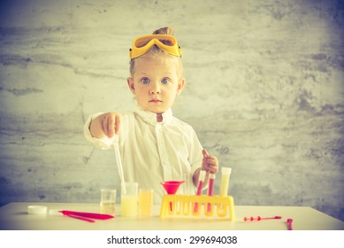 Little chemist - Powered by Shutterstock