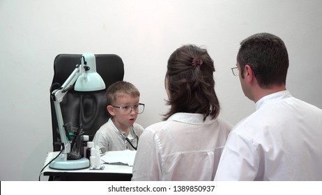 Little Child Doctor Write A Receipt For Parents Patients, Family Therapy  