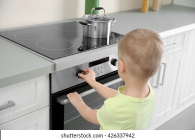 97 Child Touching A Hot Stove Images, Stock Photos & Vectors 