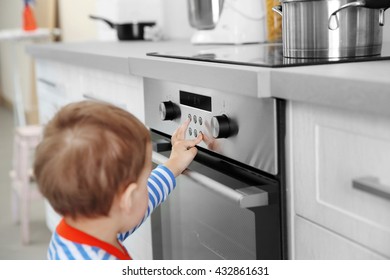 97 Child Touching A Hot Stove Images, Stock Photos & Vectors | Shutterstock