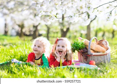 95,882 Kids at picnic Images, Stock Photos & Vectors | Shutterstock