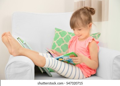 118,784 Little girl reading Images, Stock Photos & Vectors | Shutterstock