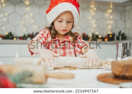 Similar – Foto Bild Zwillinge bereiten Weihnachtsplätzchen in der Festtagsküche vor