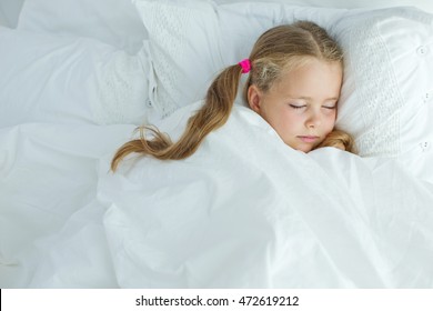 Little Girl Asleep Stock Photo 472619212 | Shutterstock
