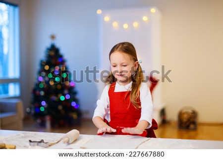 Similar – Foto Bild Zwillinge bereiten Weihnachtsplätzchen in der Festtagsküche vor