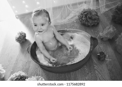 Little Girl Bathing Bathroom Child Washes Stock Photo 1175682892 ...