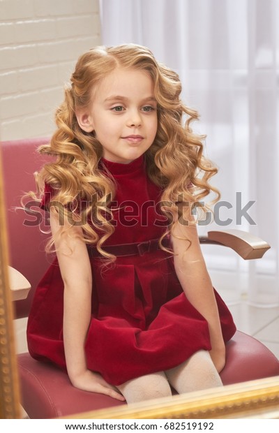 Little Girl Beautiful Hair Caucasian Child Stockfoto Jetzt