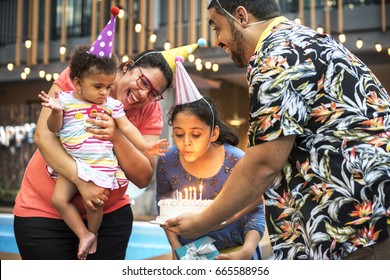 Little girl celebrate birthday partt with family