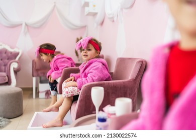 699 Little girl spa feet Images, Stock Photos & Vectors | Shutterstock