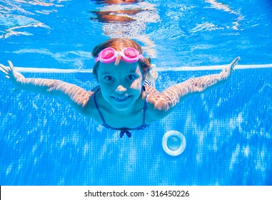 85,037 Little Girl Swim Images, Stock Photos & Vectors | Shutterstock