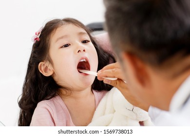 The little girl to the dentist