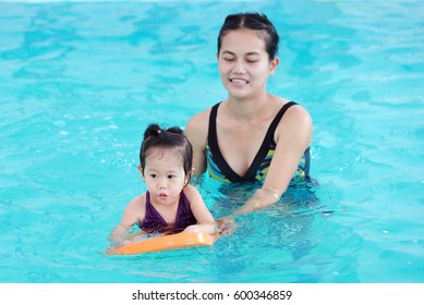 Little Girl Diving Training Mother Water Stock Photo (Edit Now) 600346859