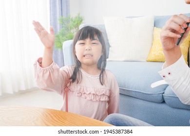 A Little Girl Hates Secondhand Smoke