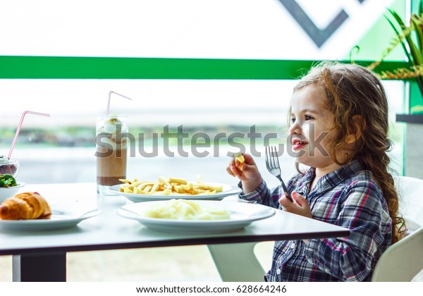 Little Girl Having Lunch Restaurant Table Stock Photo 628664246 ...