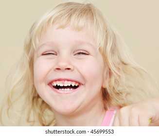 Surprised Little Girl Open Mouth Portrait Stock Photo 94483198 ...