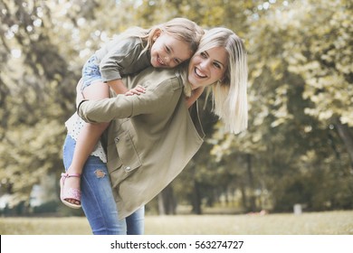 Little Girl Lying On Mothers Piggyback Stock Photo 563274727 | Shutterstock