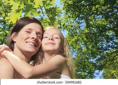 Little Girl Mother Try Catch Heart Stock Photo 334981682 