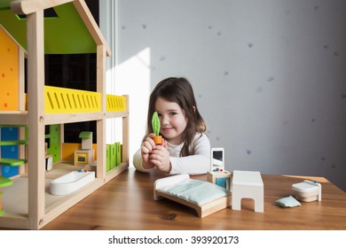 1,396 Girl playing with dollhouse Images, Stock Photos & Vectors ...