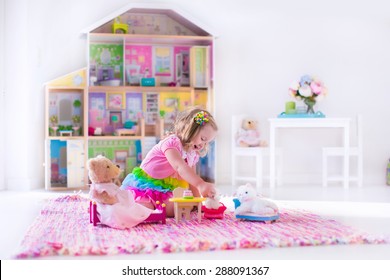 dolls playing house
