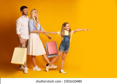 147,461 Happy family shopping Images, Stock Photos & Vectors | Shutterstock