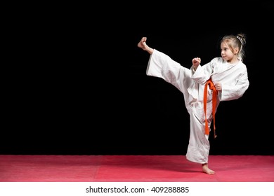 Practice Karate Taekwondo Girl Yellow Belt Stock Photo 2073601340 ...