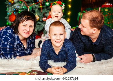 Little Girl Sits On Brothers Back Stock Photo 641857624 | Shutterstock