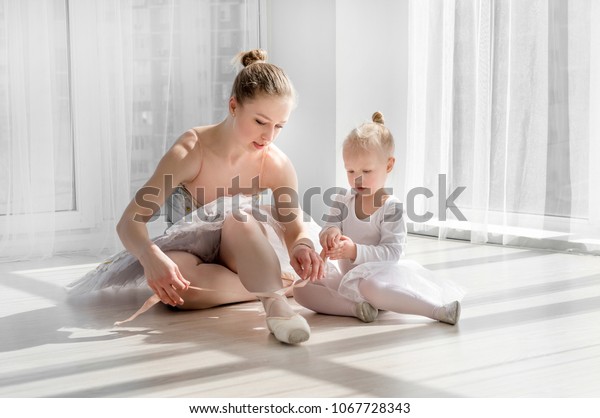 little girl pointe ballet shoes