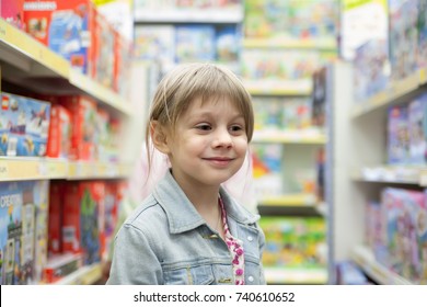 Little Girl Toy Store Looking Toys Stock Photo 740610652 | Shutterstock