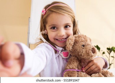 little girl treats the bear and make selfie photo