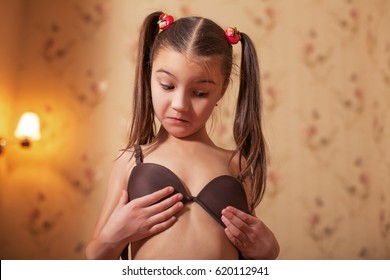 Little Girl Try On Mothers Underwear.