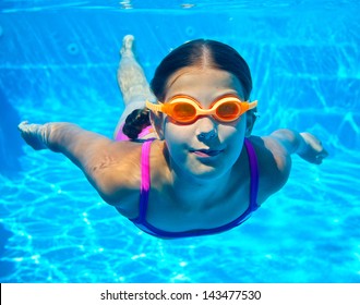 Little Girl Water Park Swimming Underwater Stock Photo 143477530 ...