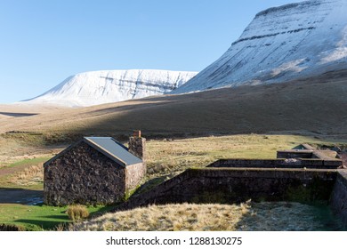 Little House Under Two Snowy Mountains (brecon Beacons Naitonal Park, Llyn Y Fan)
