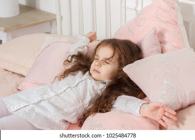 Little Kid Girl Sleeping Pink Bed Stock Photo 1025484778 | Shutterstock