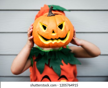 13,744 Kids carving pumpkin Images, Stock Photos & Vectors | Shutterstock