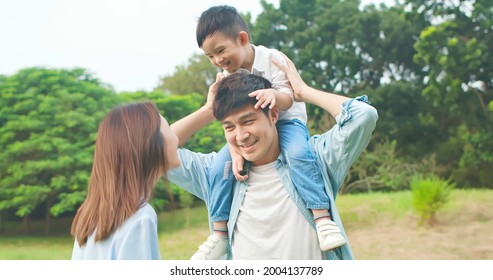 351 Korean mom kids grass Images, Stock Photos & Vectors | Shutterstock