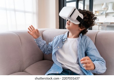 44 Saudi boy learn online Images, Stock Photos & Vectors | Shutterstock