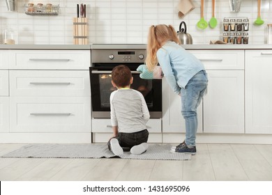 Little kids baking buns in oven at home - Powered by Shutterstock