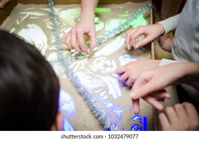 A Little Kids Draws On Sand, Sand Animation