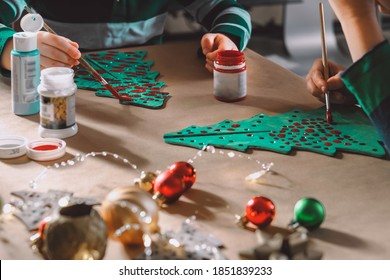 little kids making christmas decorations