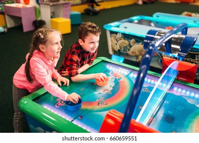 Little Kids Plays Air Hockey, Entertainment Center